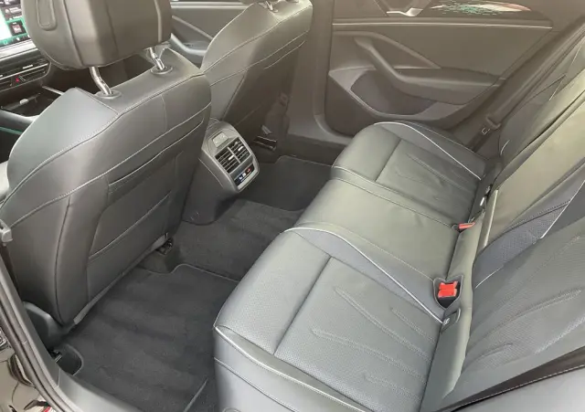 VOLKSWAGEN Passat Variant 2.0 TDI SCR Elegance DSG