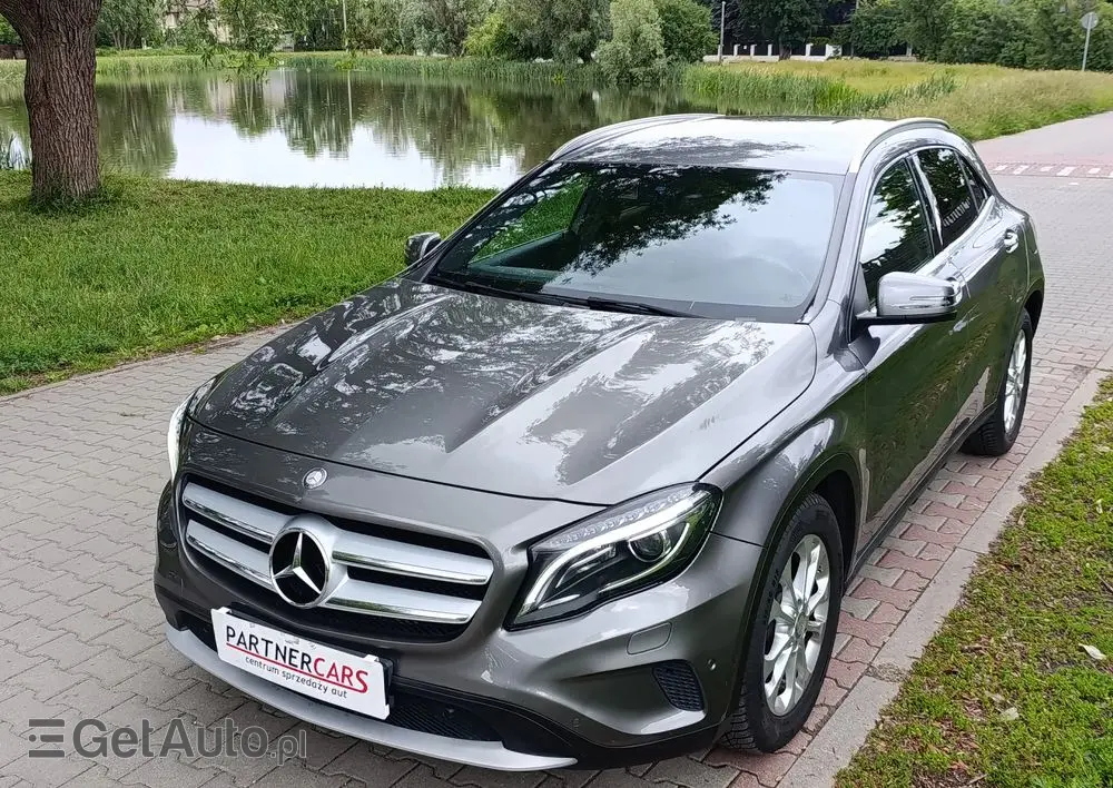 MERCEDES-BENZ GLA 220 d 4Matic 7G-DCT