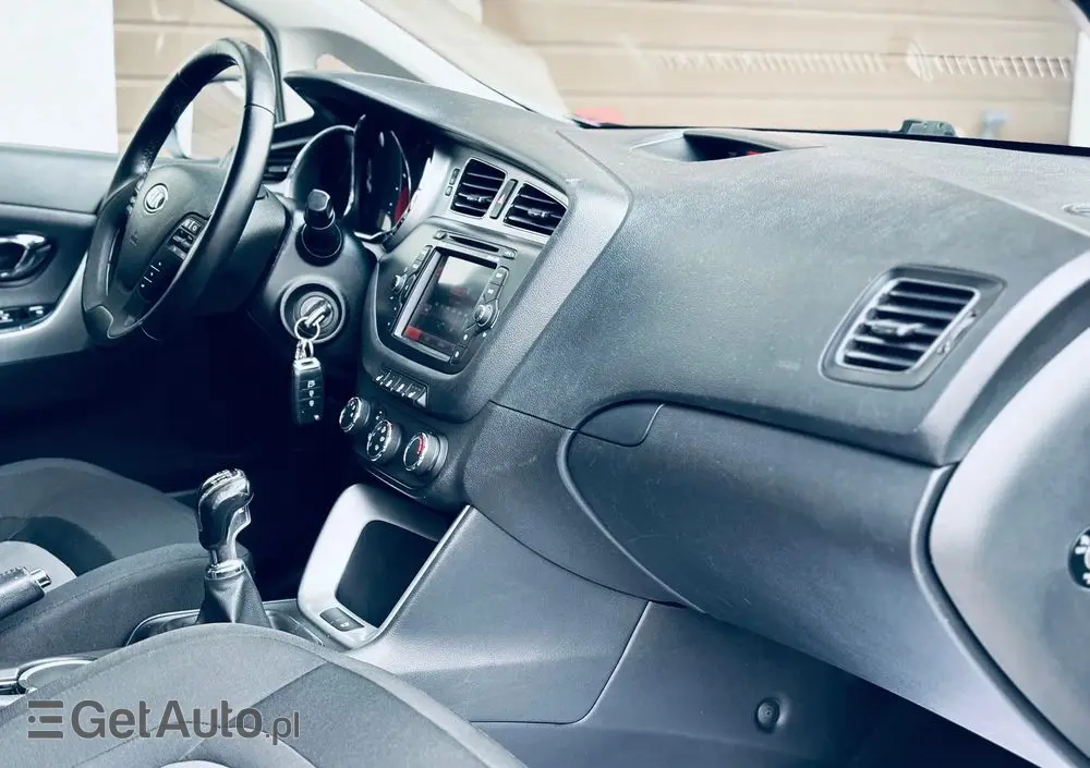 KIA Ceed 1.6 CRDi 128 ISG Dream Team Edition