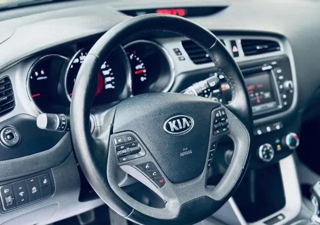 KIA Ceed 1.6 CRDi 128 ISG Dream Team Edition