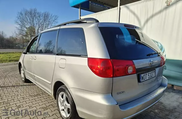 TOYOTA Sienna 