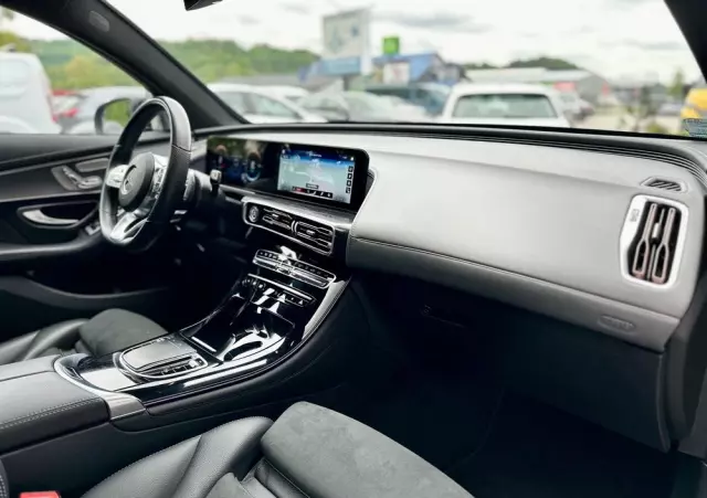 MERCEDES-BENZ EQC 400 4-Matic Sport