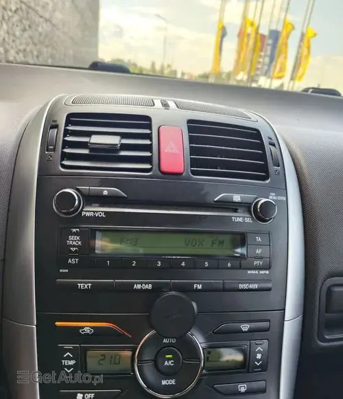 TOYOTA Auris 