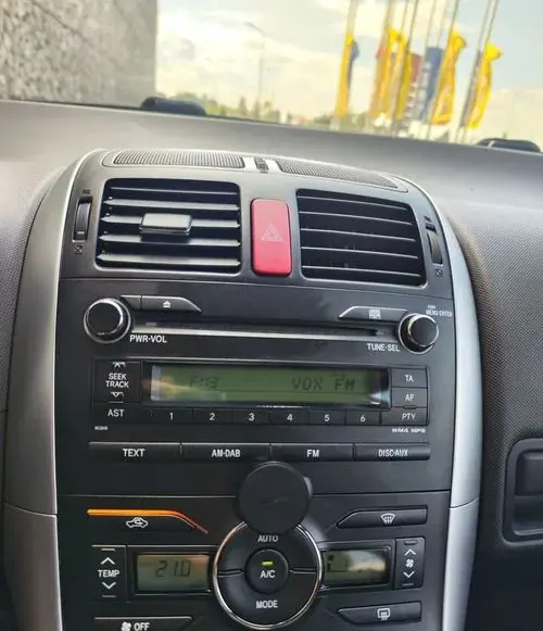 TOYOTA Auris 
