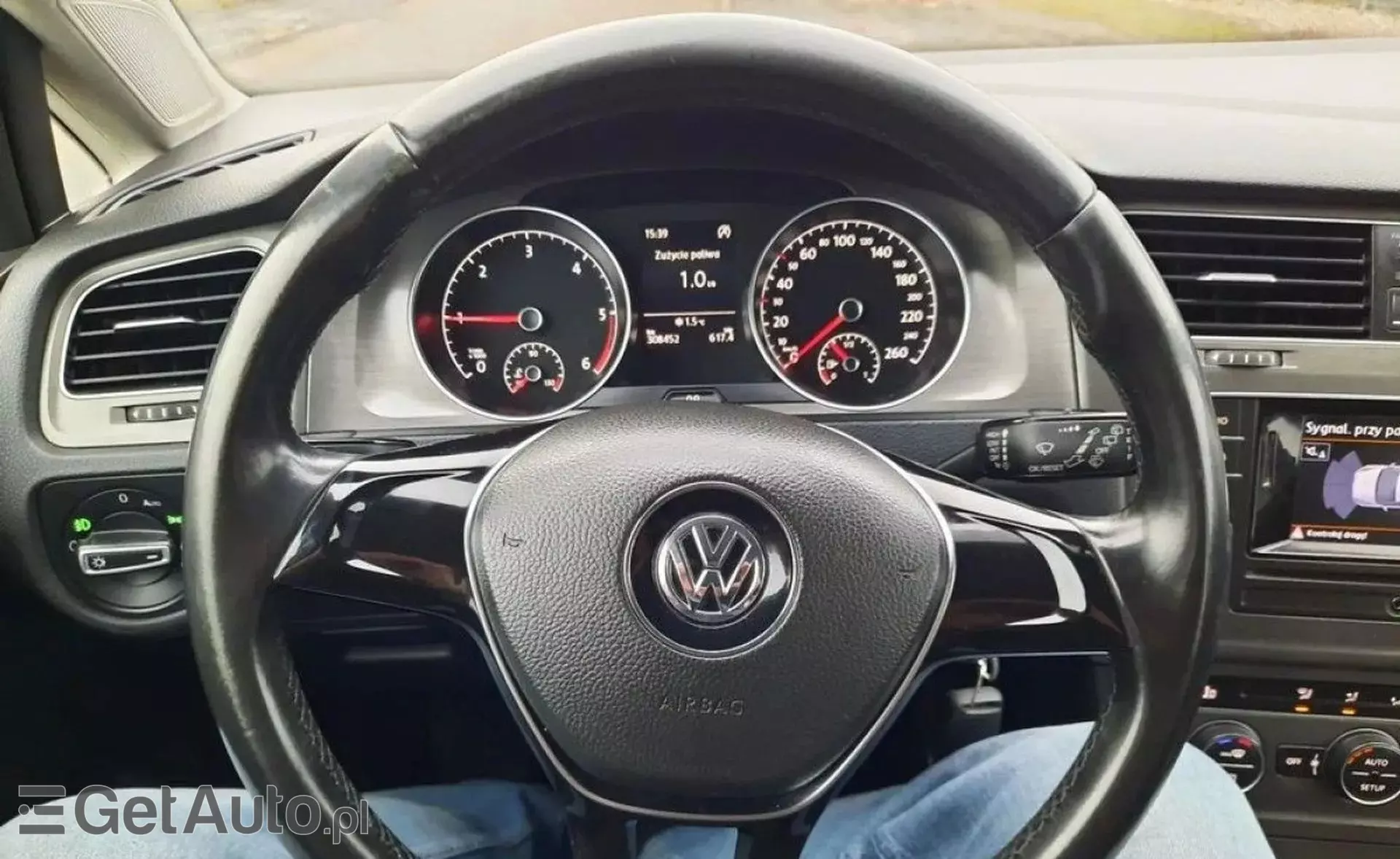 VOLKSWAGEN Golf 