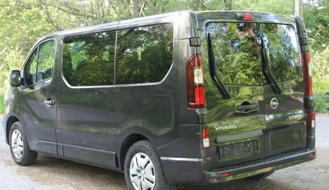 OPEL Vivaro 