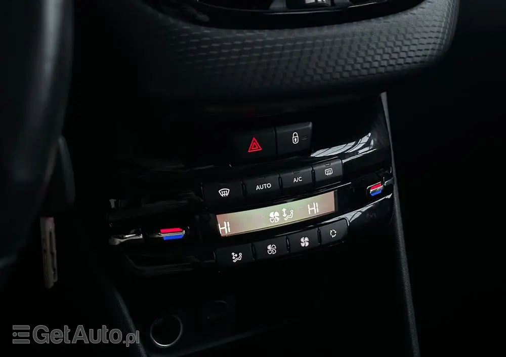 PEUGEOT 2008 1.6 BlueHDi Style