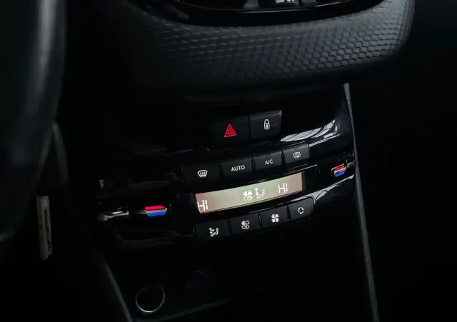 PEUGEOT 2008 1.6 BlueHDi Style