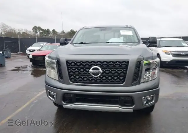 NISSAN Titan 