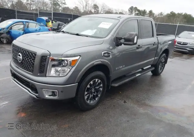 NISSAN Titan 