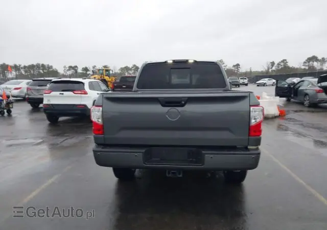 NISSAN Titan 