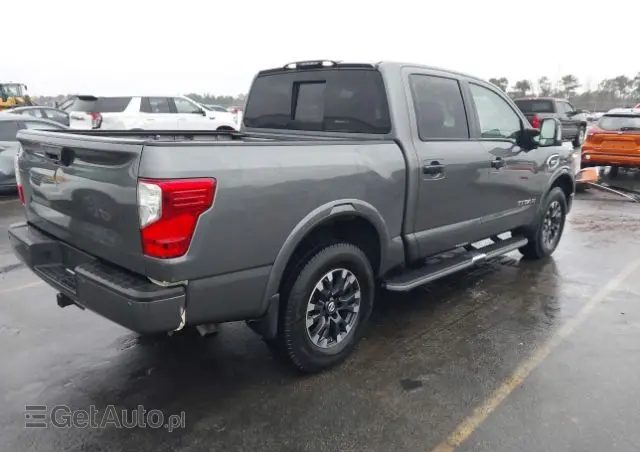 NISSAN Titan 
