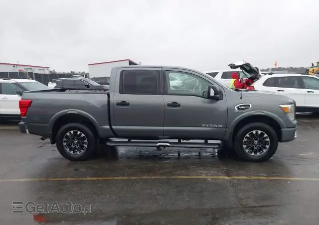 NISSAN Titan 