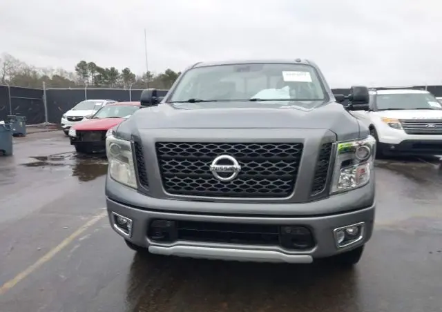 NISSAN Titan 