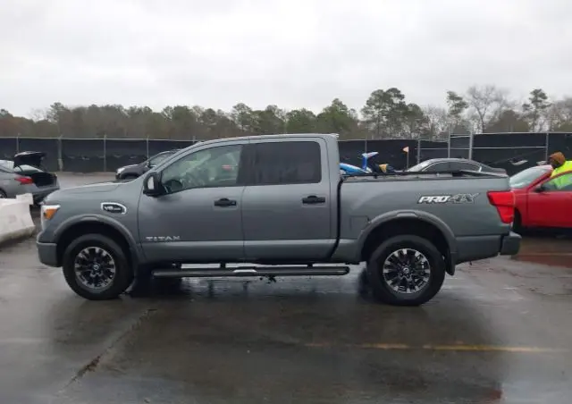 NISSAN Titan 