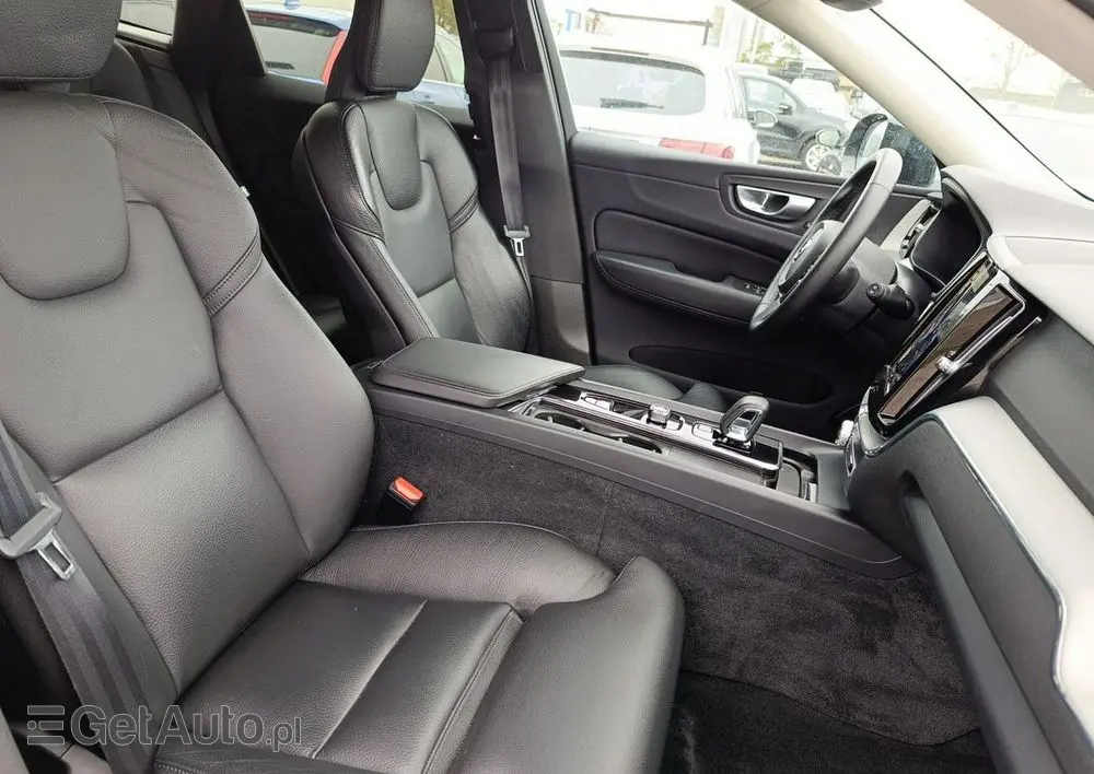 VOLVO XC 60 B4 B Plus Dark