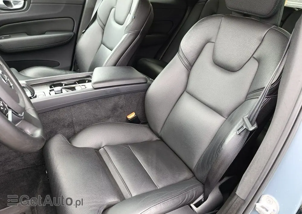 VOLVO XC 60 B4 B Plus Dark