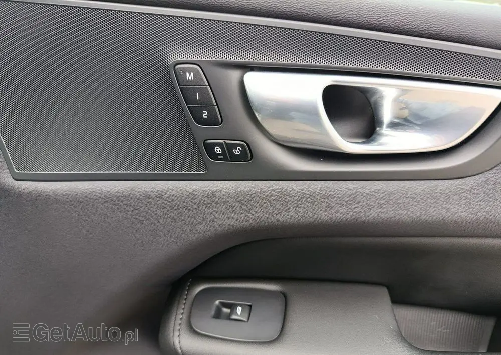 VOLVO XC 60 B4 B Plus Dark