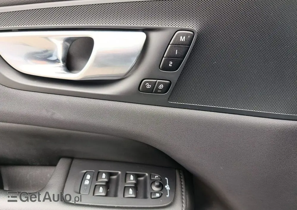 VOLVO XC 60 B4 B Plus Dark