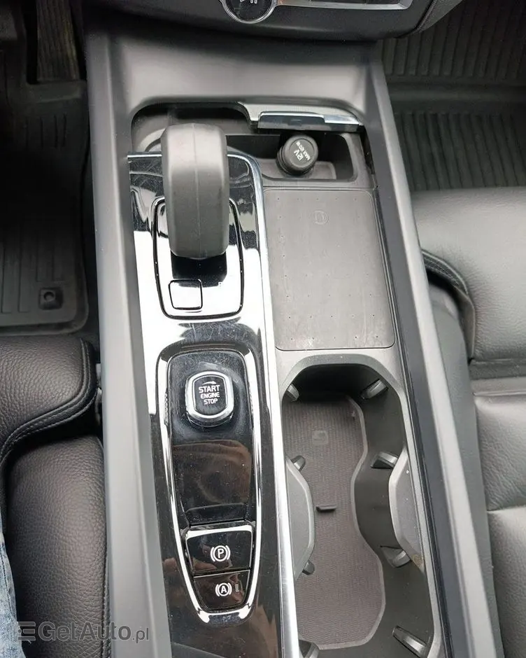 VOLVO XC 60 B4 B Plus Dark