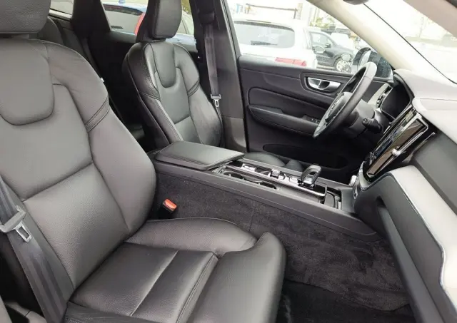 VOLVO XC 60 B4 B Plus Dark