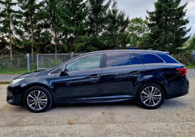 TOYOTA Avensis 2.0 D-4D Premium