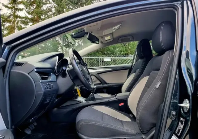 TOYOTA Avensis 2.0 D-4D Premium