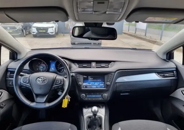 TOYOTA Avensis 2.0 D-4D Premium