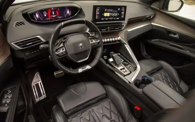 PEUGEOT 5008 1.6 PureTech GT Pack S&S EAT8