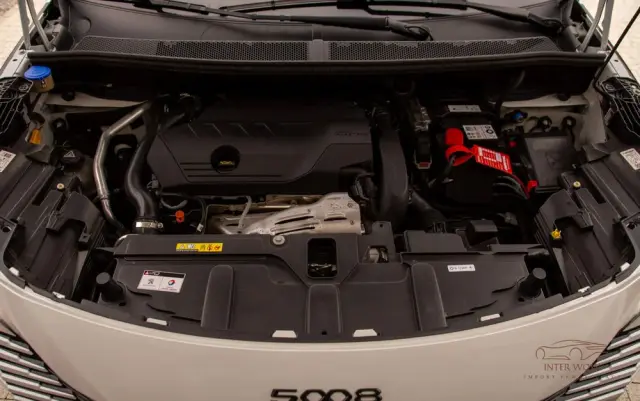 PEUGEOT 5008 1.6 PureTech GT Pack S&S EAT8