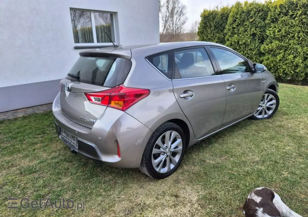 TOYOTA Auris 