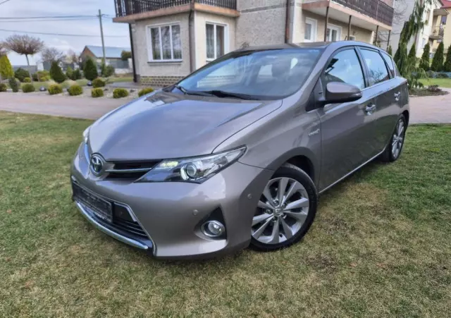 TOYOTA Auris 