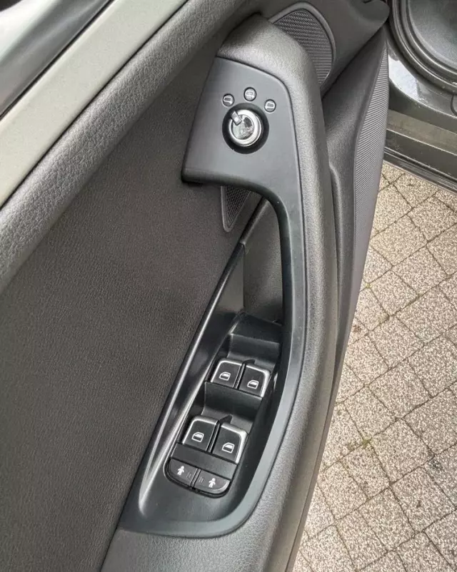 AUDI A6 Avant 2.0 TDI Ultra DPF S tronic