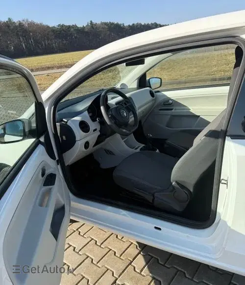 VOLKSWAGEN Up! 