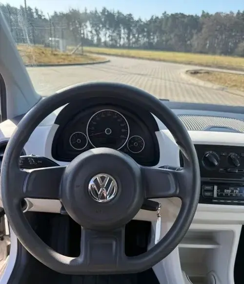 VOLKSWAGEN Up! 