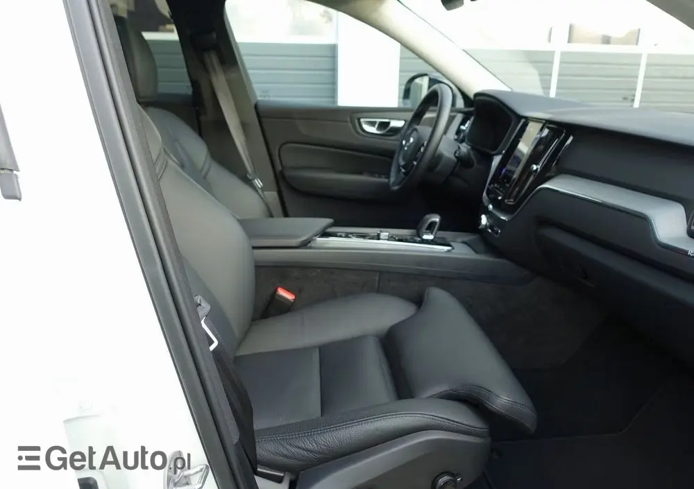 VOLVO XC 60 T6 AWD Recharge Plus Dark