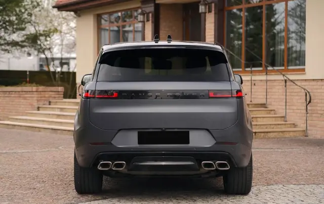 LAND ROVER Range Rover Sport S 4.4 V8 P530 First Edition