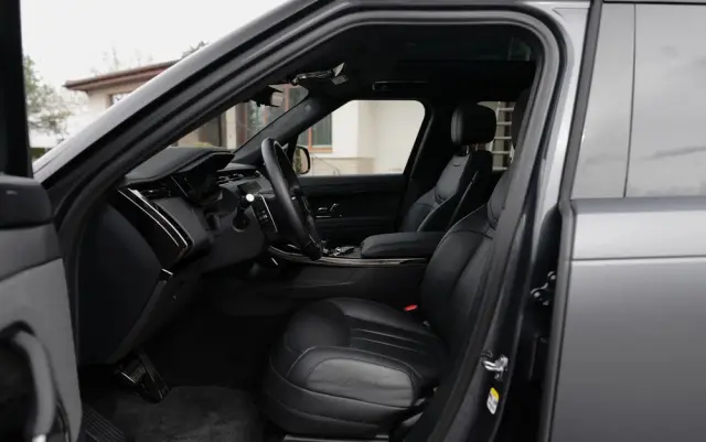 LAND ROVER Range Rover Sport S 4.4 V8 P530 First Edition