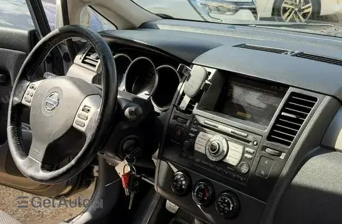 NISSAN Tiida 