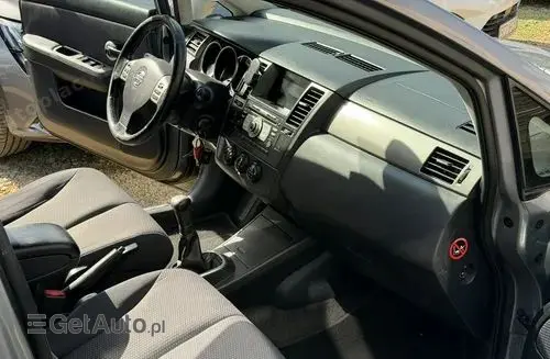 NISSAN Tiida 