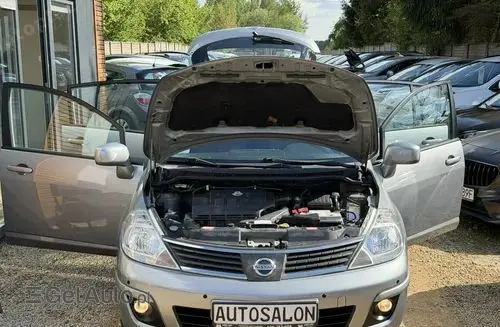 NISSAN Tiida 
