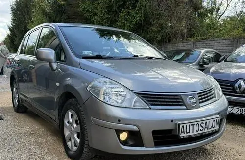 NISSAN Tiida 
