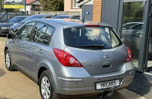 NISSAN Tiida 