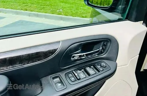 CHRYSLER Town & Country 