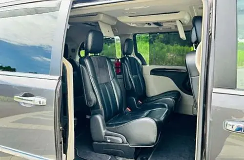 CHRYSLER Town & Country 