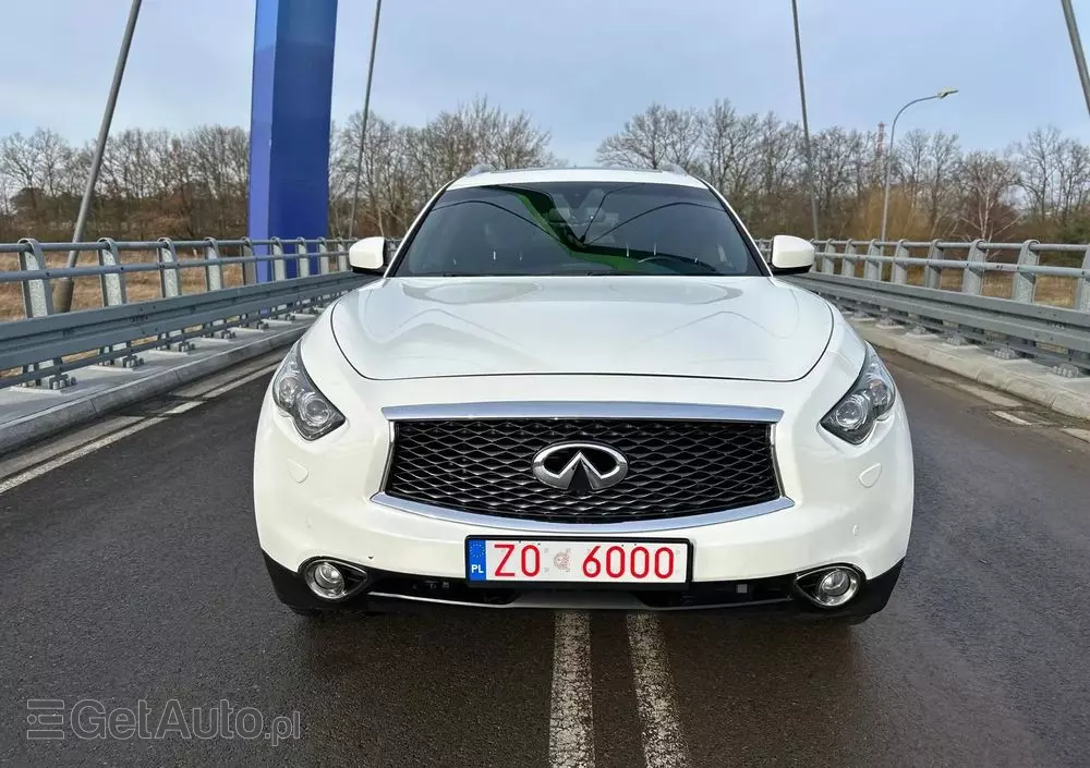 INFINITI QX70 