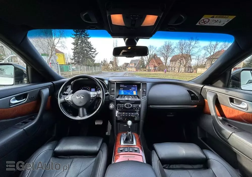 INFINITI QX70 