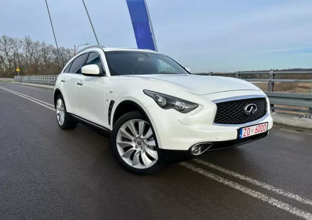 INFINITI QX70 