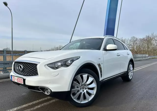 INFINITI QX70 