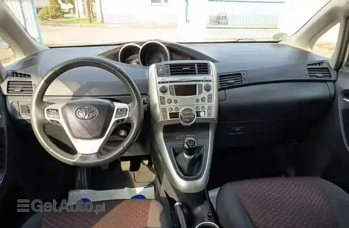 TOYOTA Verso 